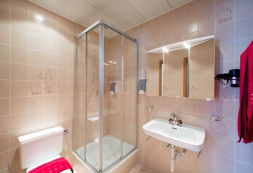 Четырехместный Номер Стандарт, Hôtel Du Port   Free Parking   Breakfast Included