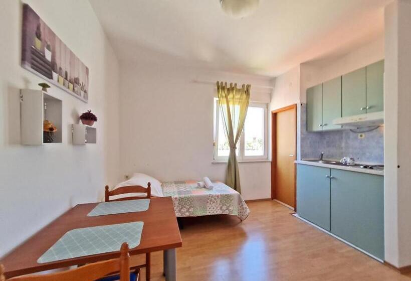 Студия Стандарт, Rooms And Apartments Porat