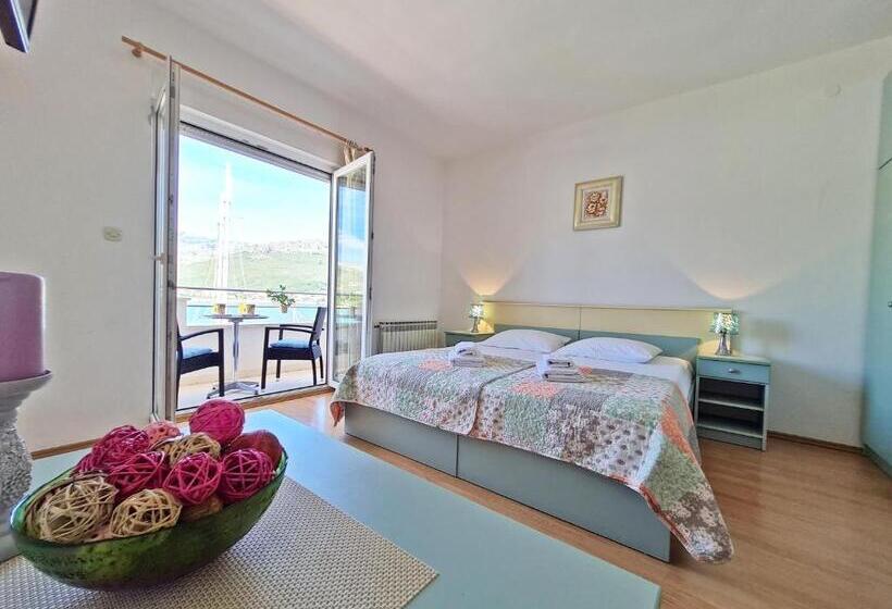 Студио Стандарт Вид на Море с Балконом, Rooms And Apartments Porat