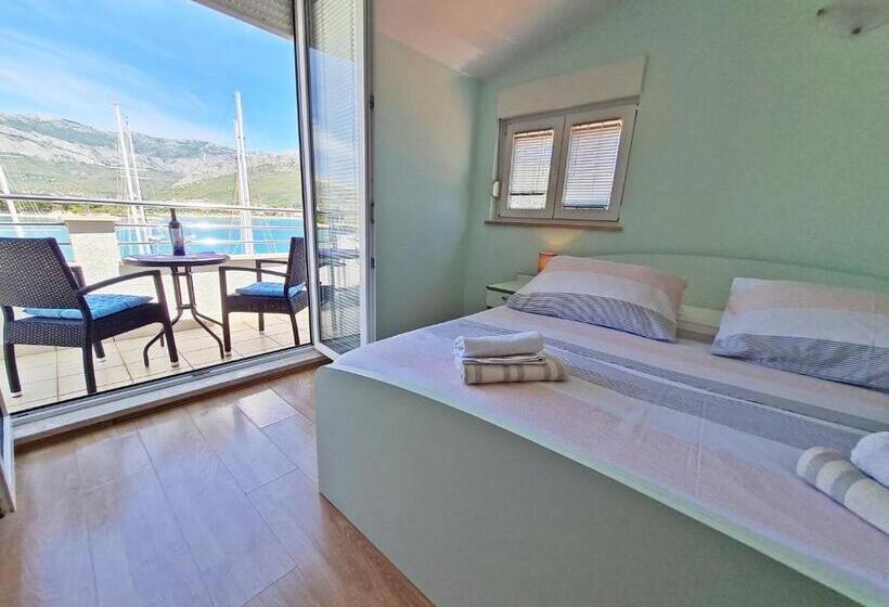 Comfort studio with sea view, Rooms And Apartments Porat