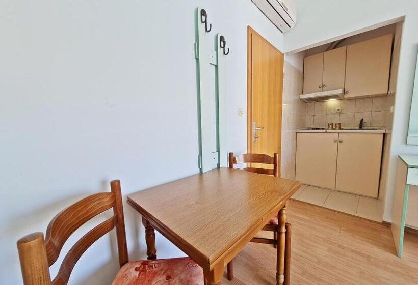 Comfort studio with sea view, Rooms And Apartments Porat