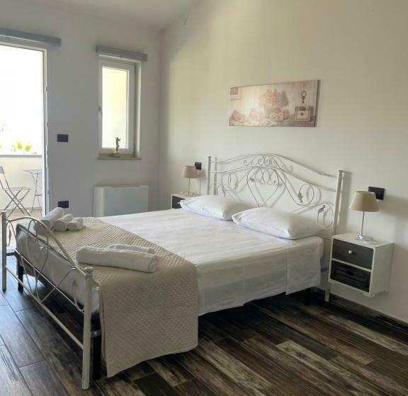 اتاق استاندارد با چشم‌انداز باغ, Elios Rooms