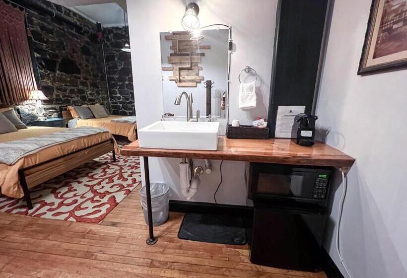 エコノミールーム, The Oliver Inn