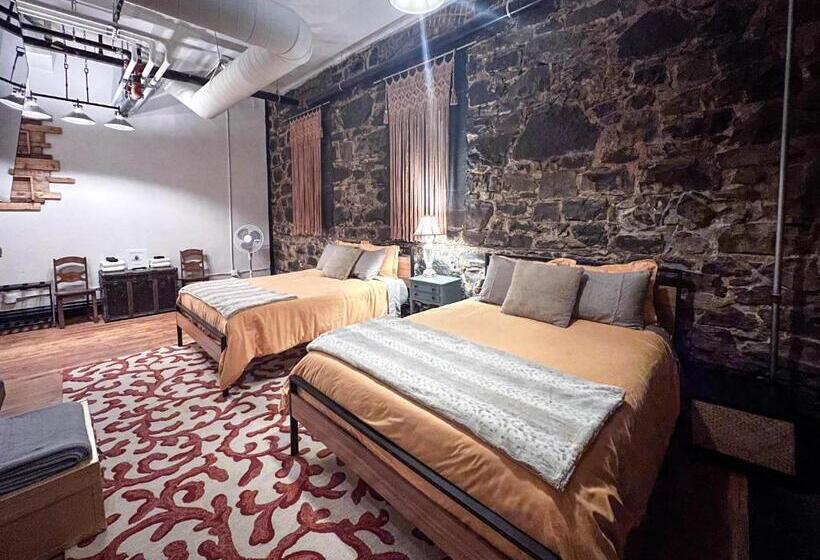 エコノミールーム, The Oliver Inn