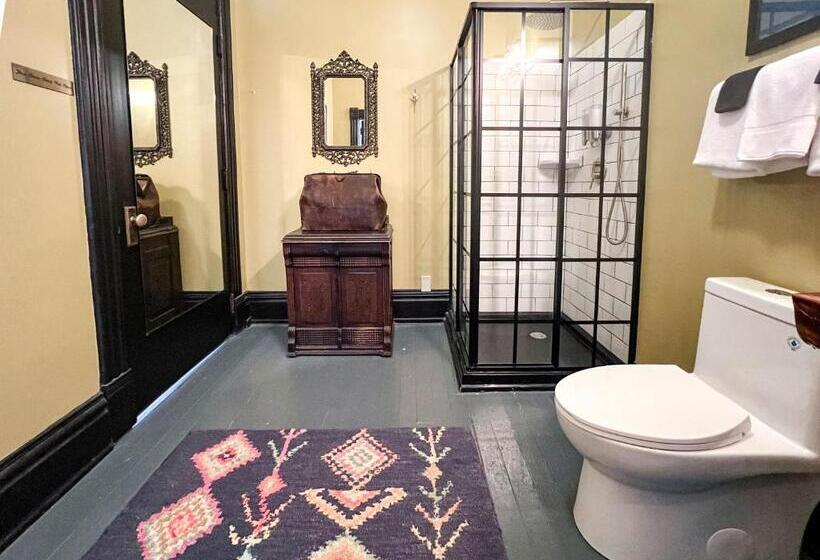 デラックスルーム, The Oliver Inn