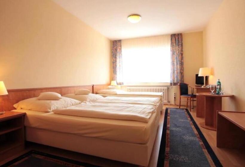Номер Стандарт Трехместный, Friends Hotel Kerpen