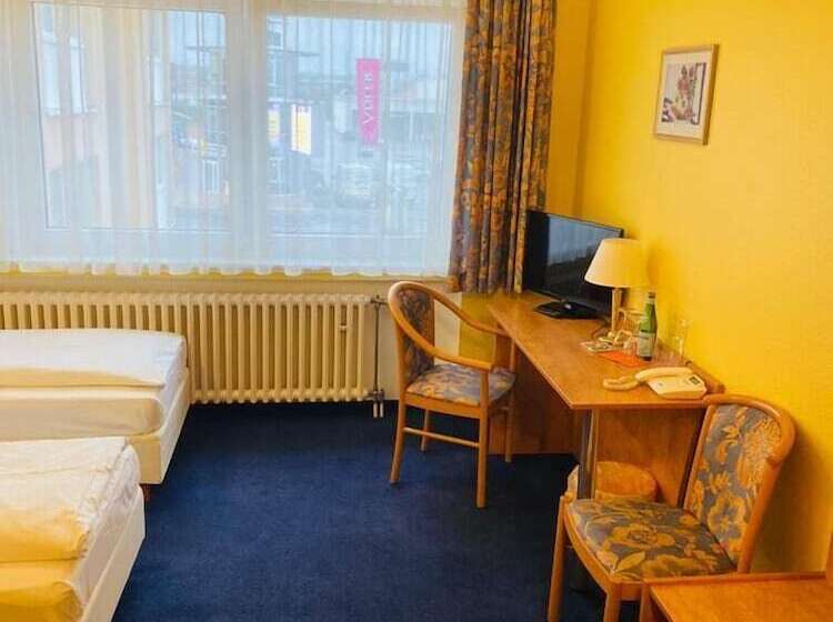 Номер Стандарт Трехместный, Friends Hotel Kerpen