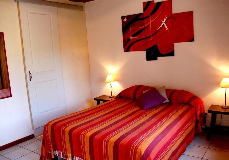 اتاق استاندارد یک نفره, Logis Des Cretes De Pignols