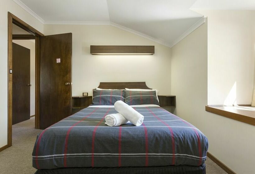 침실 2개 아파트, Village Family Motor Inn