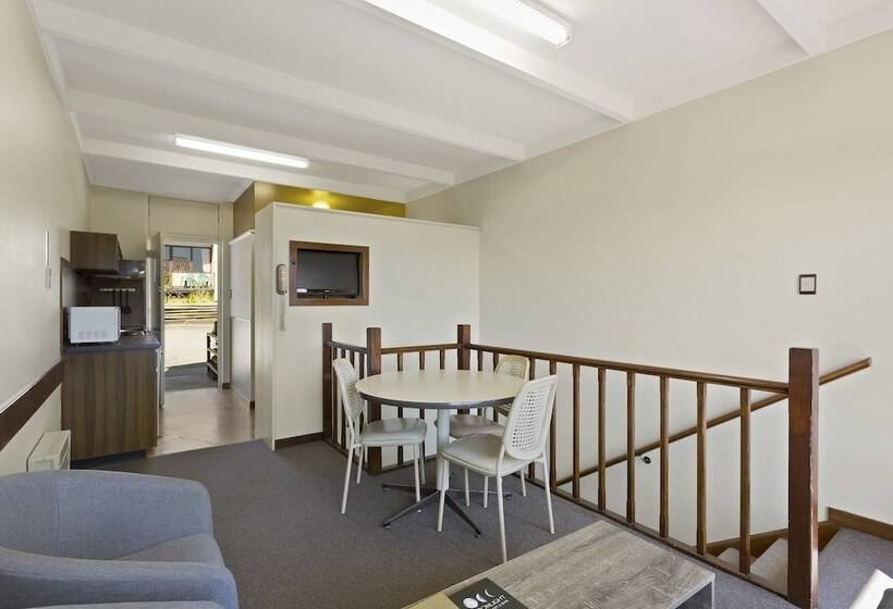 침실 2개 아파트, Village Family Motor Inn