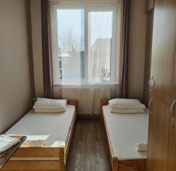 이코노미 룸 공용욕실, Hostel Ferihegy
