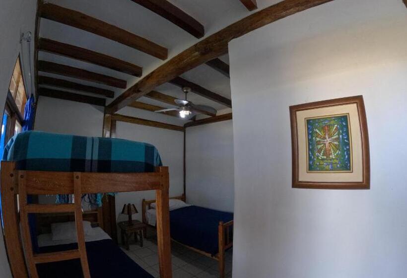 Номер Стандарт Трехместный, Hostal Solemare