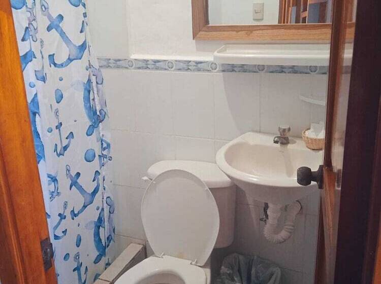 Четырехместный Номер Классик, Hostal Solemare