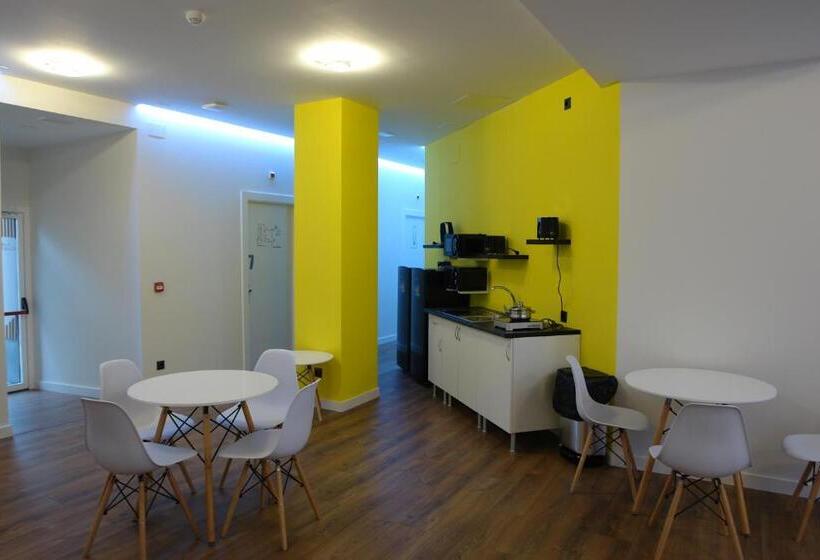 מיטה בחדר משותף, Hostel Trovadores