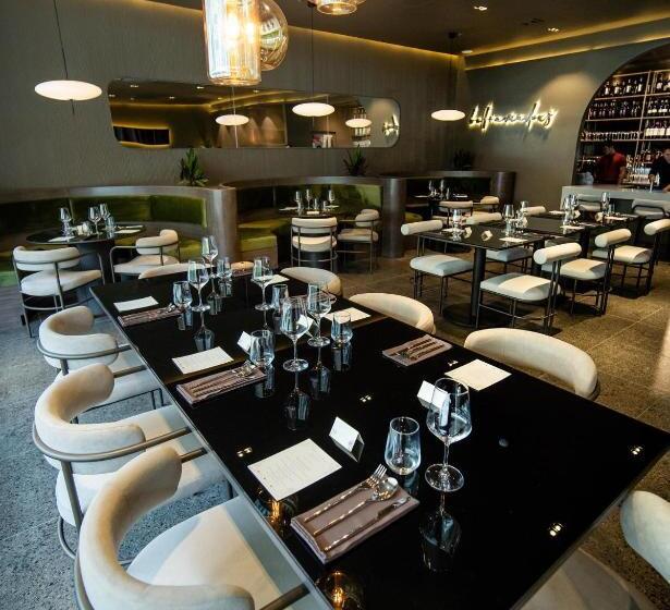 침실 2개 스위트, 88th Avenue