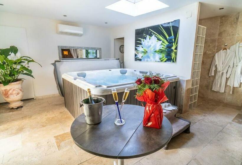 Стандартный Номер Кровать Кинг, Chambre D Hôte Romantique Avec Spa Privatif Domaine Les Nuits Envôutées   Vézénobres