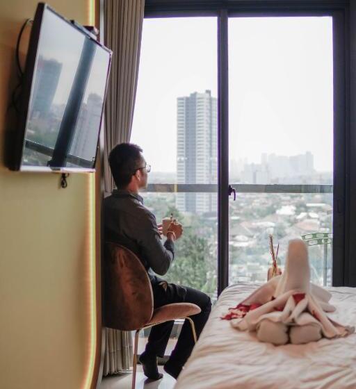 استودیو استاندارد با بالکن, Emka Lodge Studio Room The Vertu Apartemen Ciputra World Surabaya