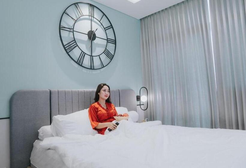 استودیو استاندارد با بالکن, Emka Lodge Studio Room The Vertu Apartemen Ciputra World Surabaya