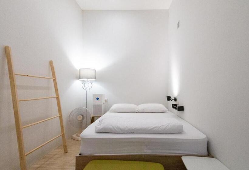 スタンダードルーム, Paknap Hostel