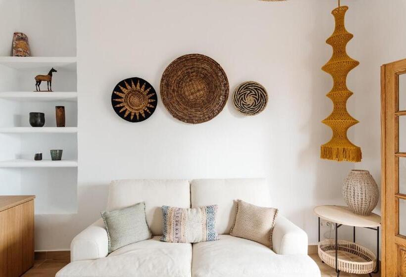 جناح جونيور بالطابق الأرضى, Petunia Ibiza, A Beaumier