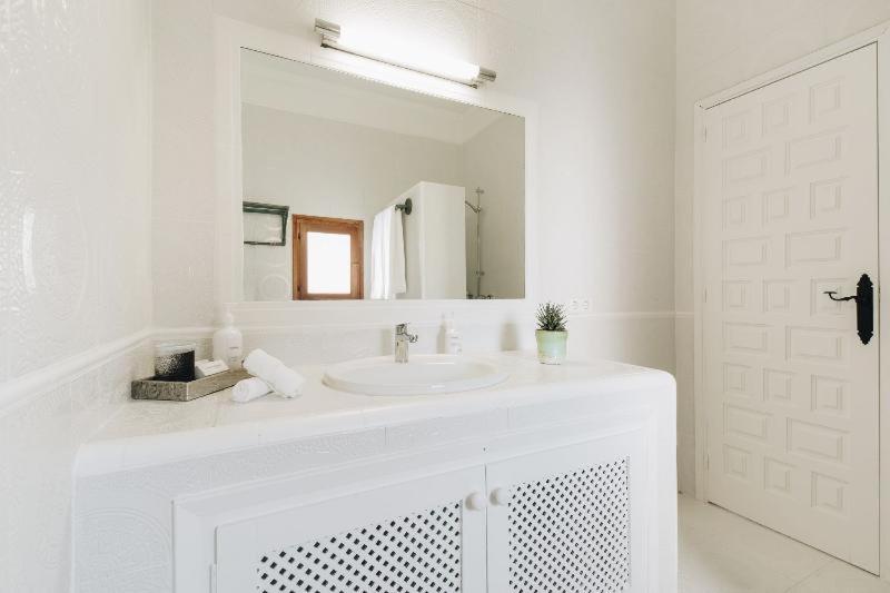 غرفة قياسية, Petunia Ibiza, A Beaumier