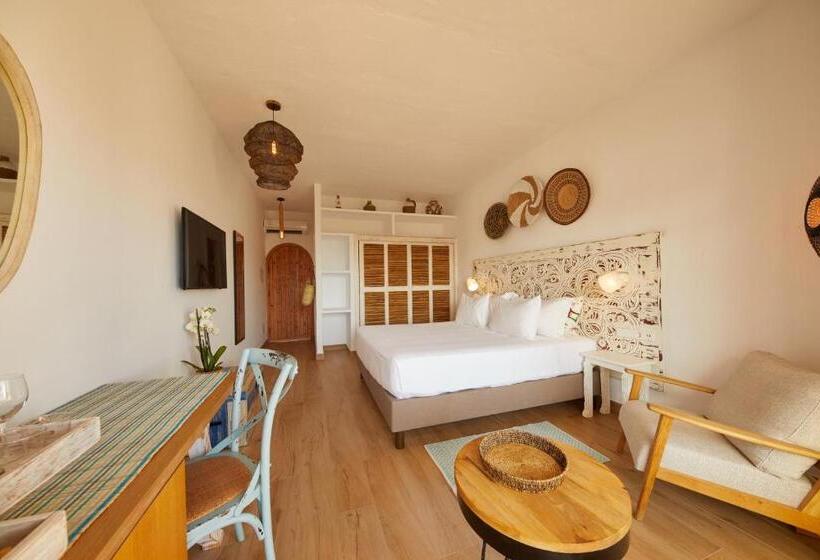 غرفة قياسية مطلّة علي البحر مزوَّدة بشُرفة, Petunia Ibiza, A Beaumier