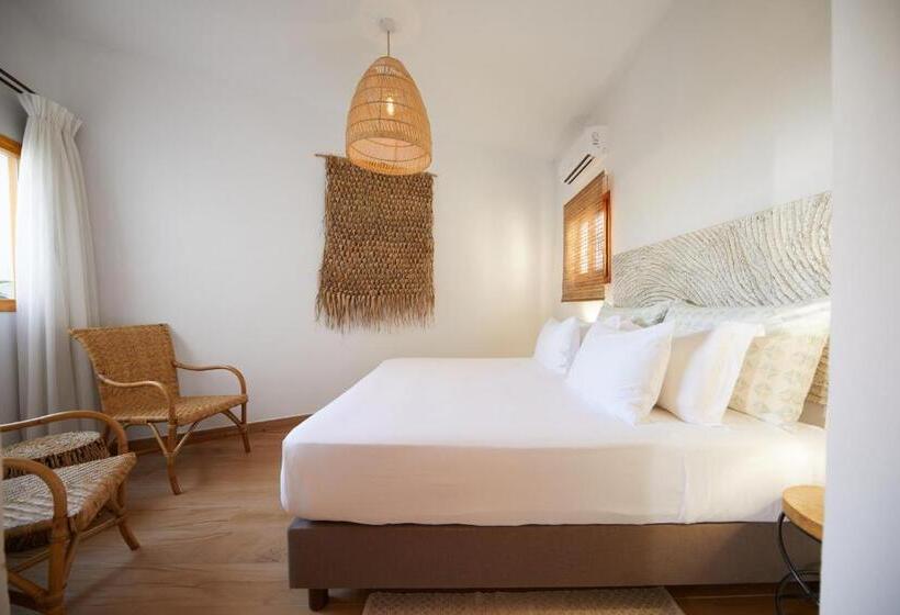 جناح جونيور بالطابق الأرضى, Petunia Ibiza, A Beaumier