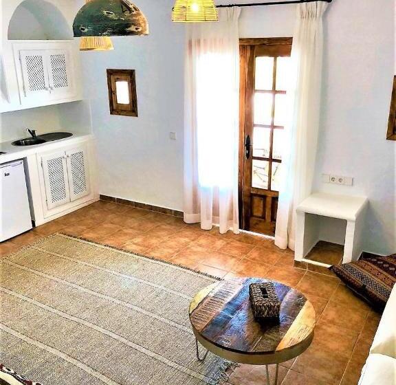 غرفة قياسية, Petunia Ibiza, A Beaumier