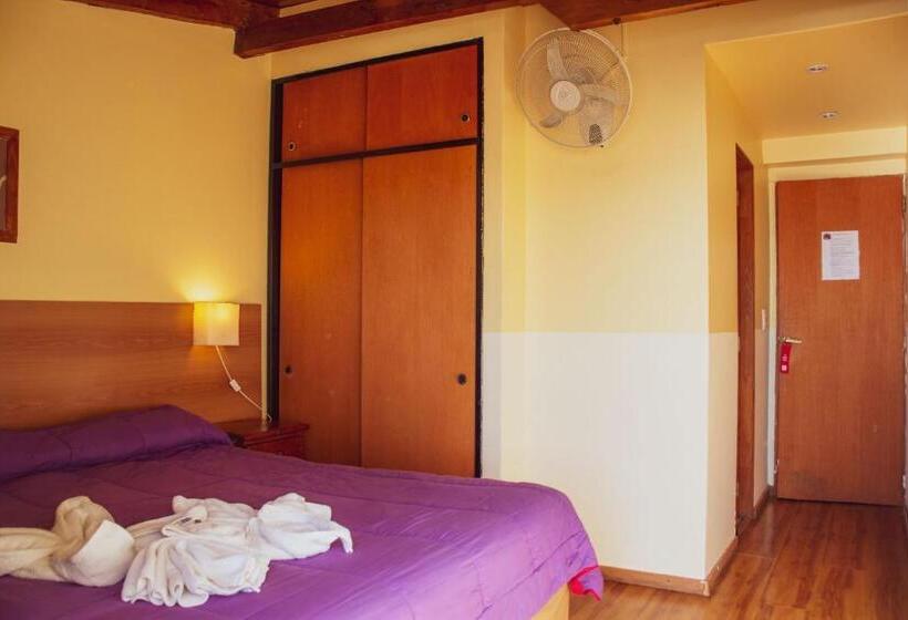 Номер Стандарт Вид на Озеро, Tangoinn Hostel Downtown