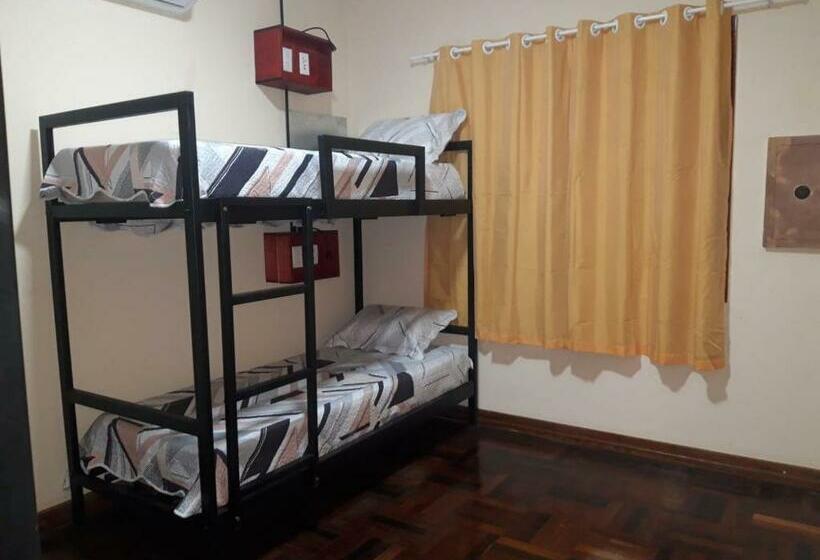 Кровать в Общей Комнате, Steve S House