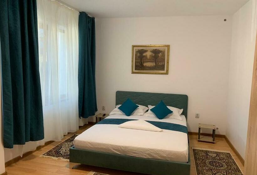 غرفة أساسية ثلاثية, Casa Roa