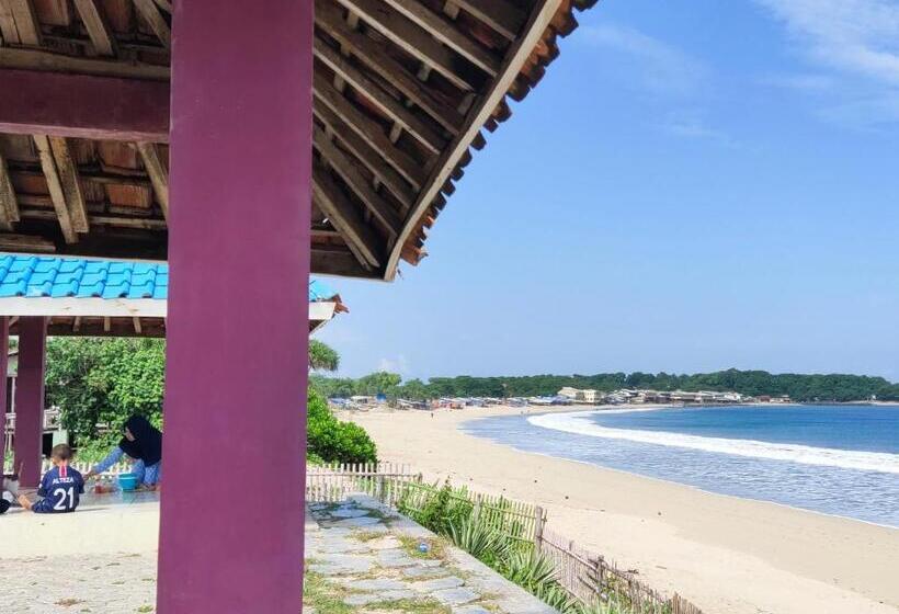 디럭스 룸, Penginapan Karanglaut Santolo