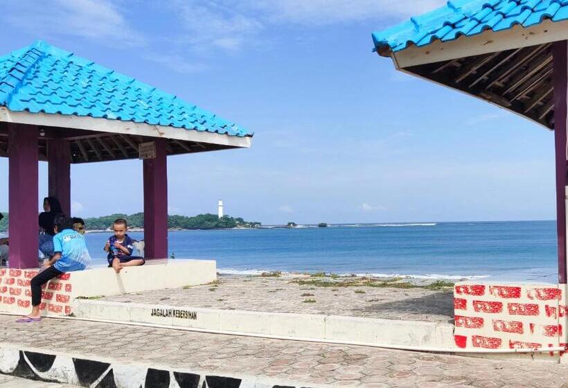 디럭스 룸, Penginapan Karanglaut Santolo