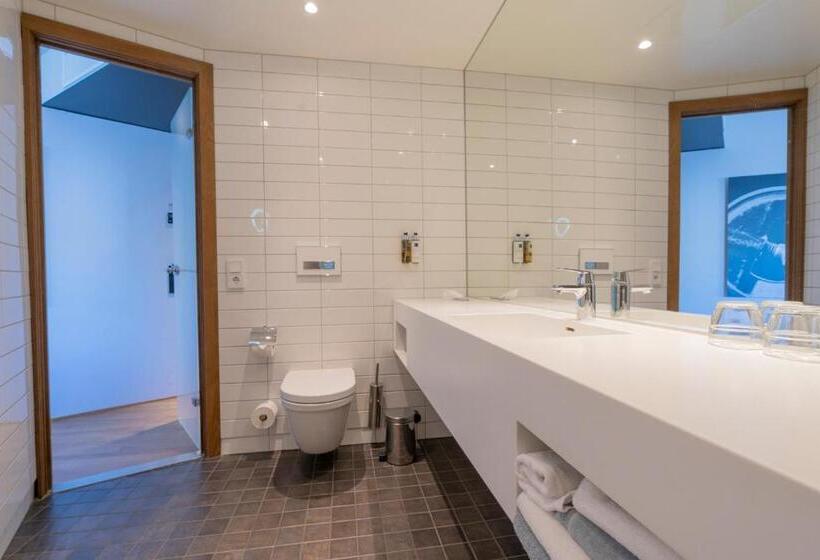 Семейный Номер, Clarion Hotel The Edge