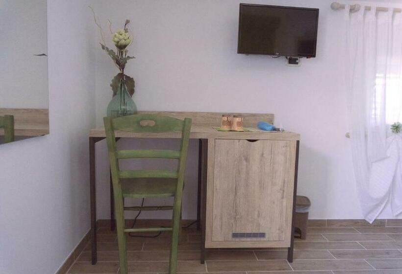 اتاق استاندارد با چشم‌انداز باغ, B&b Tra Gli Ulivi