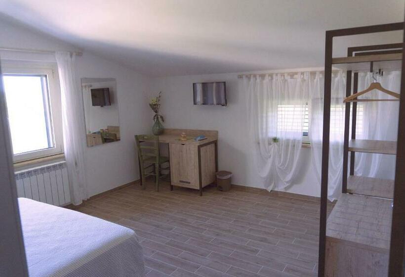 اتاق استاندارد با چشم‌انداز باغ, B&b Tra Gli Ulivi
