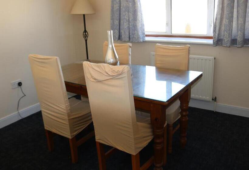 شقة غرفة واحدة, Lennard House
