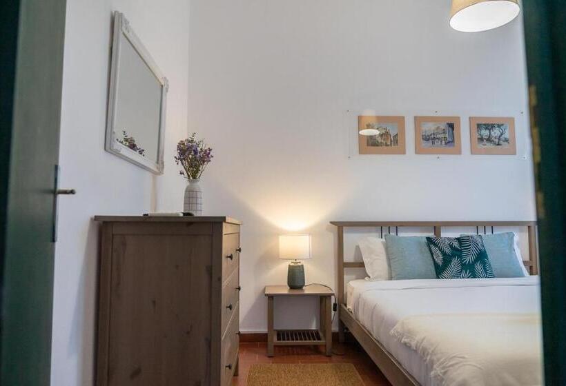 Дом 1 Спальня, Casa António Moreira