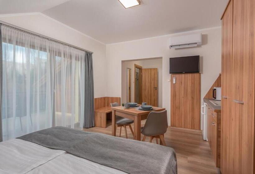 Апартаменты 1 Спальня с Балконом, Hídfő Apartman Nyugalom Szigetei