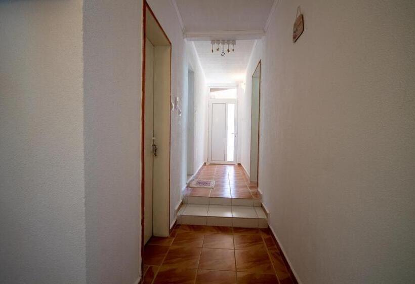 Triple Room Sea View, ваканционни къщи на брега  Holiday Houses On The Coast