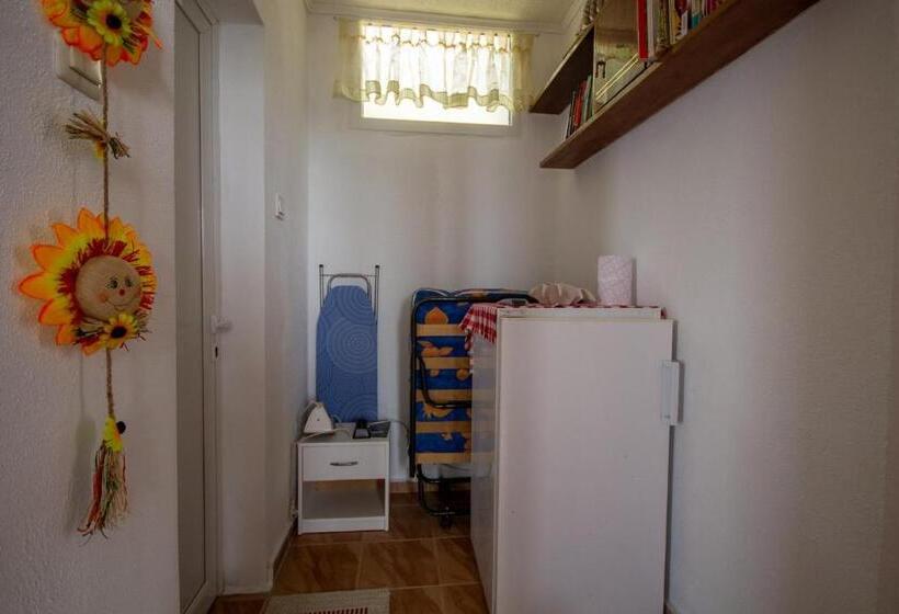 Triple Room Sea View, ваканционни къщи на брега  Holiday Houses On The Coast
