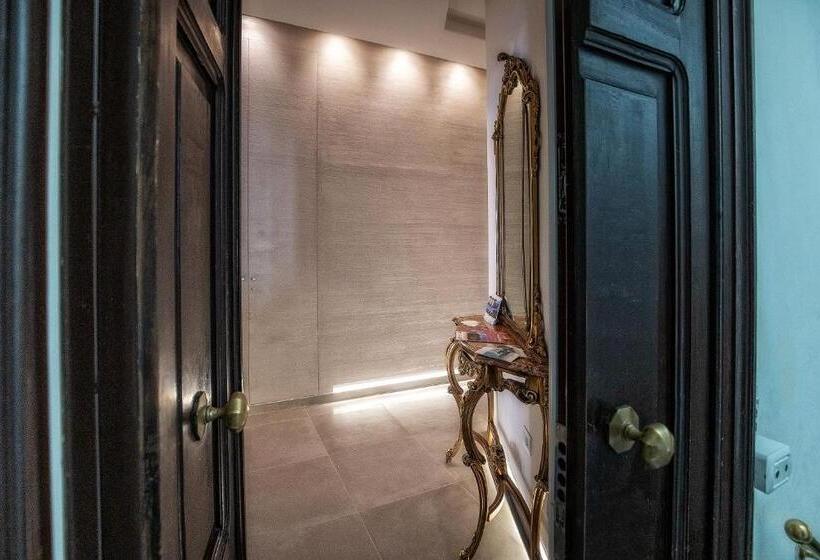 Номер Deluxe, Materia Relais