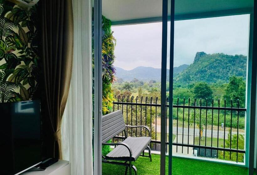 Семейный Номер Вид на Горы, Courtyard Khaoyai