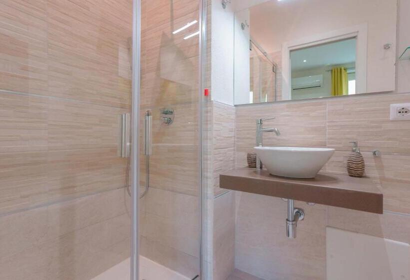 Номер Стандарт, Insula B&b