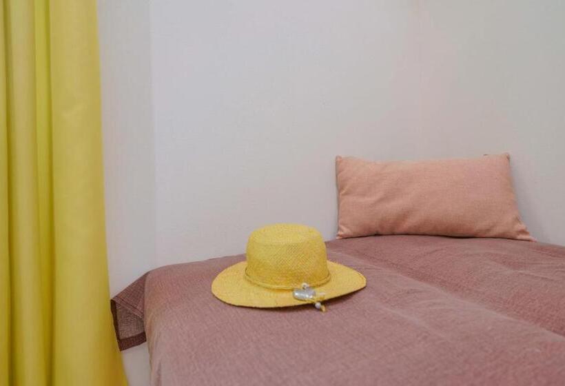 Номер Стандарт, Insula B&b