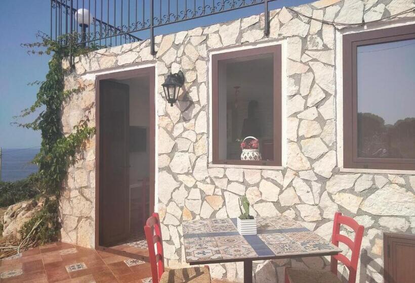اتاق استاندارد با چشم‌انداز دریا, Cala Rossa