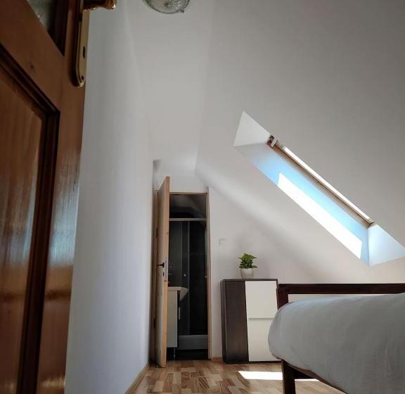 Quarto Triplo Estandar, Hillside