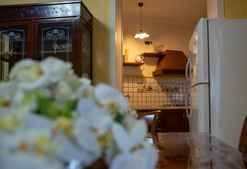Апартаменты 2 Спальни, Solimena House
