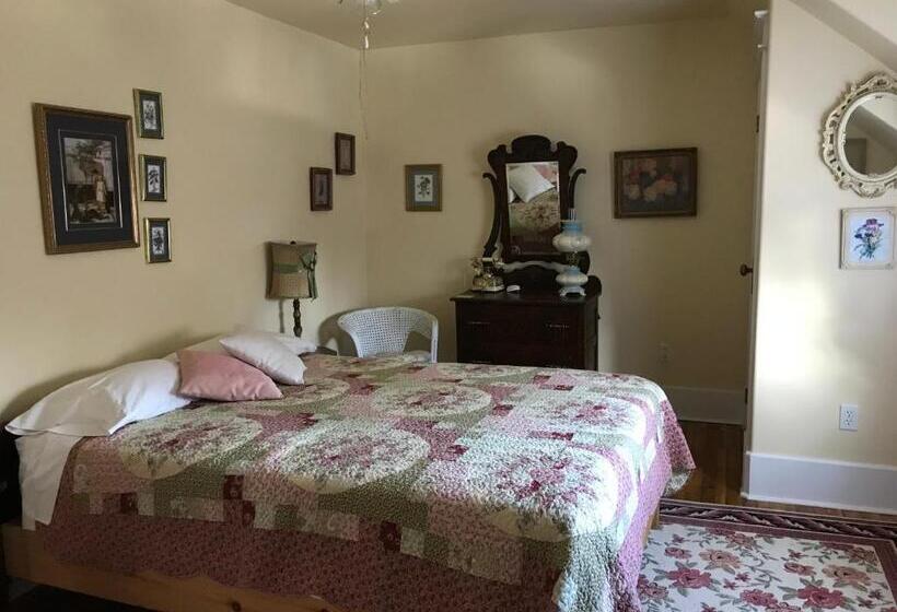 4间卧室的房子, Lionheart Guest House