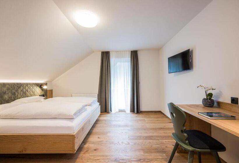 Семейный Номер Вид на Горы, Gasthof Albergo Dolomiten